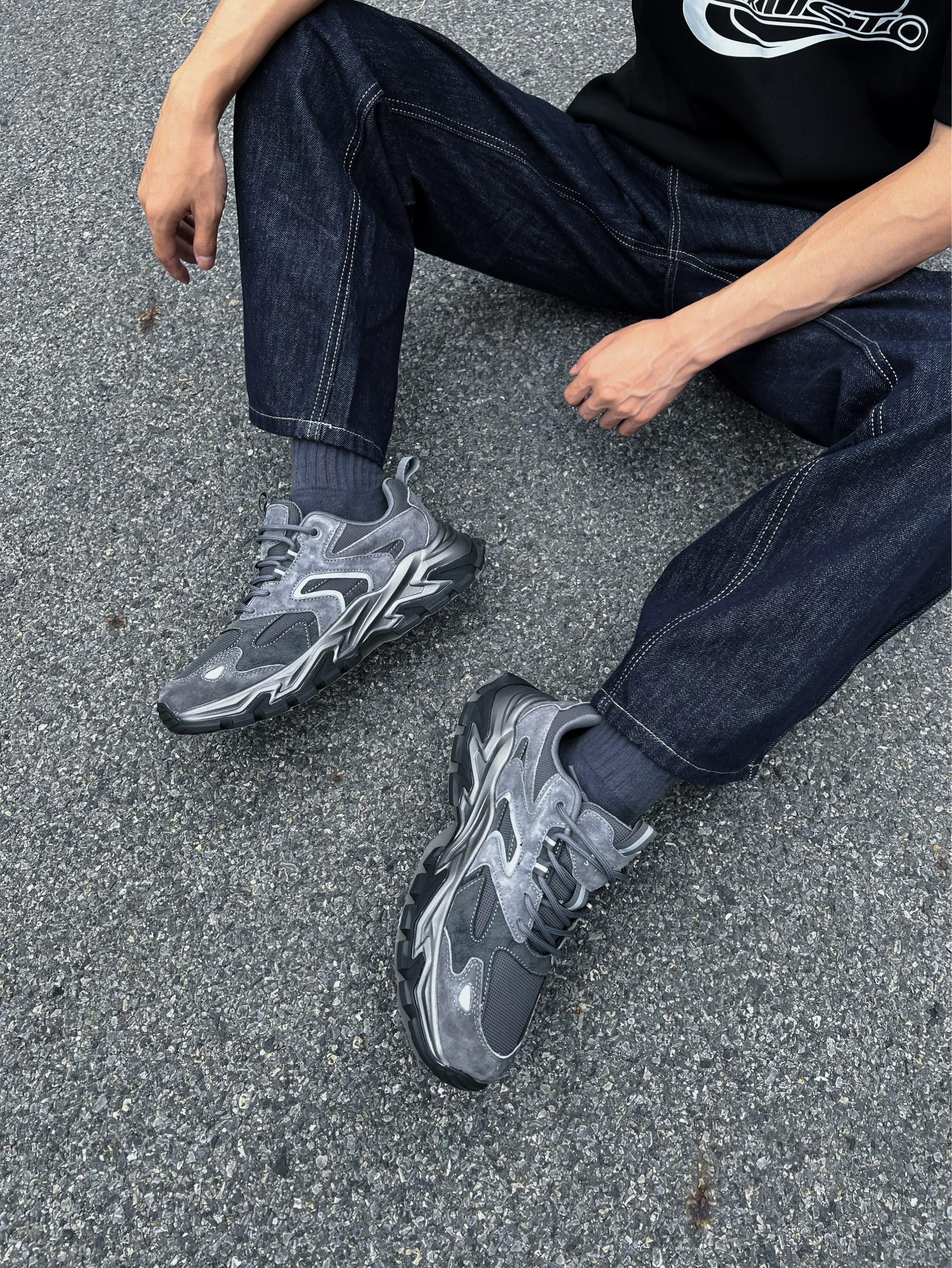 男生别乱买老爹鞋!Jeep“黯骑士”:好穿还显腿,日常穿太对路